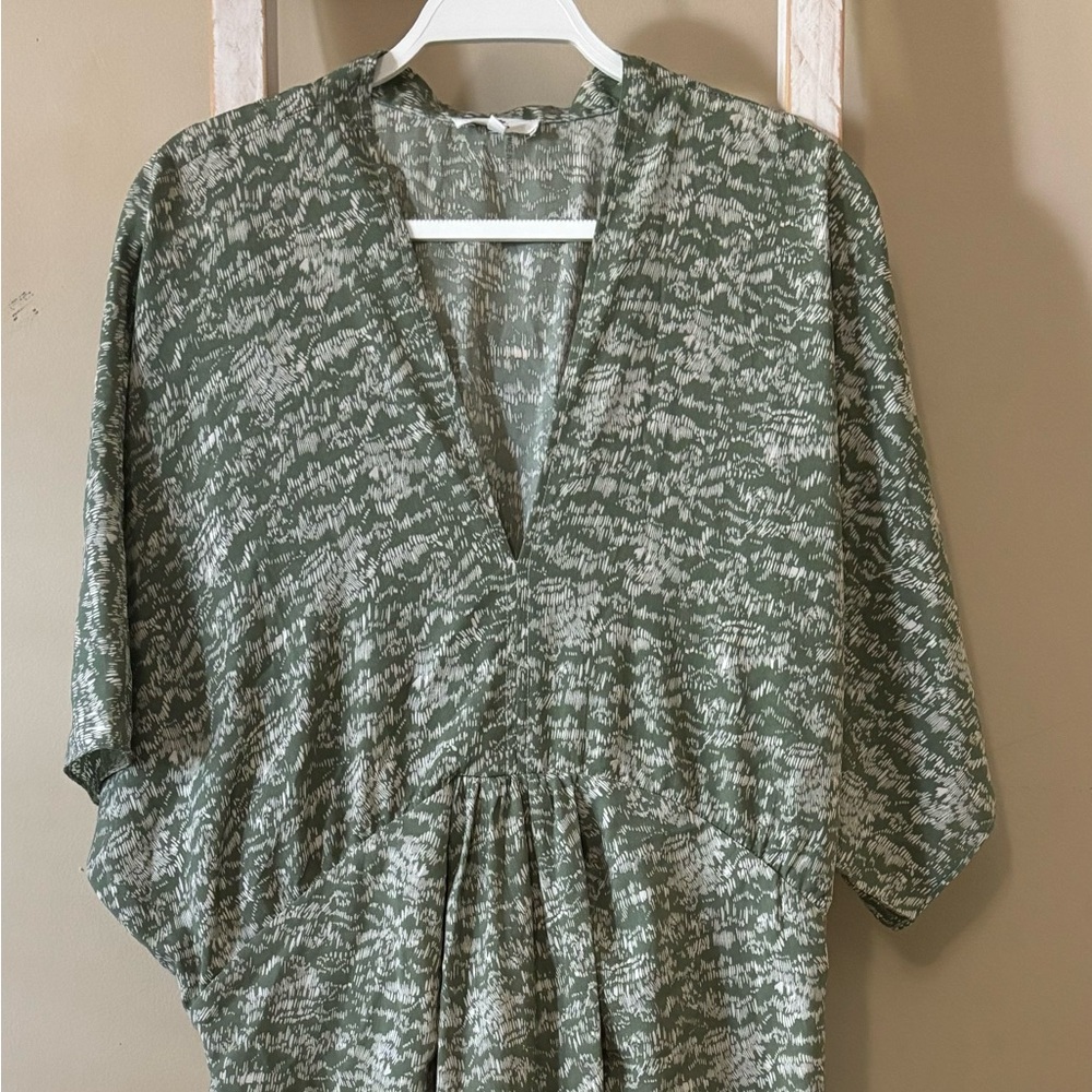 Beautiful V-line dress